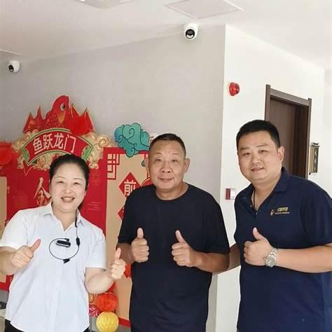 8月14日，胖东来创始人于东来现身安徽阜阳界首市一家饭店用餐，店里的小老板认出他