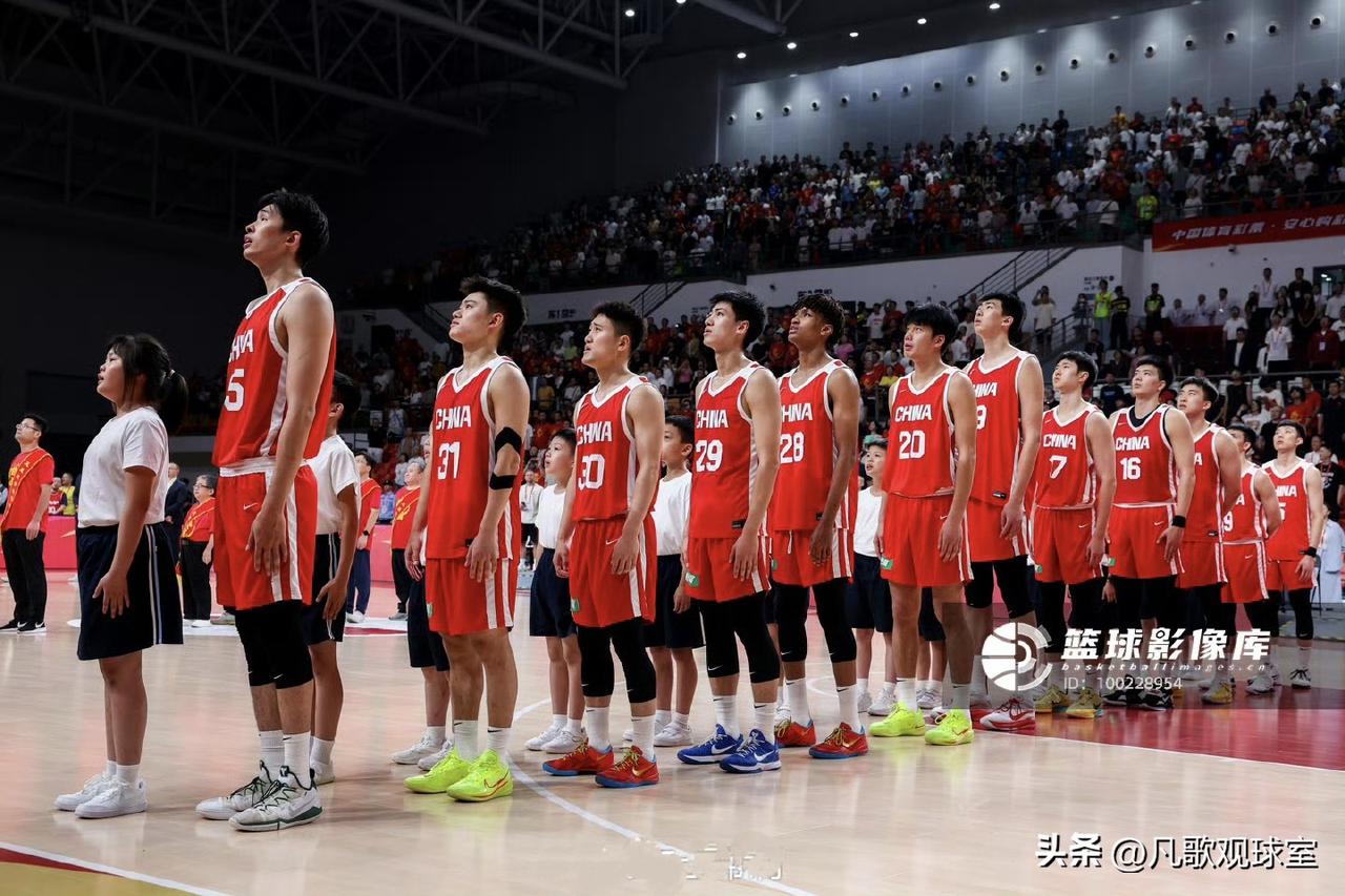 对于这次中国男篮大名单的调整，五人离队可以理解，胡明轩确实是因为伤病隐患，连续几