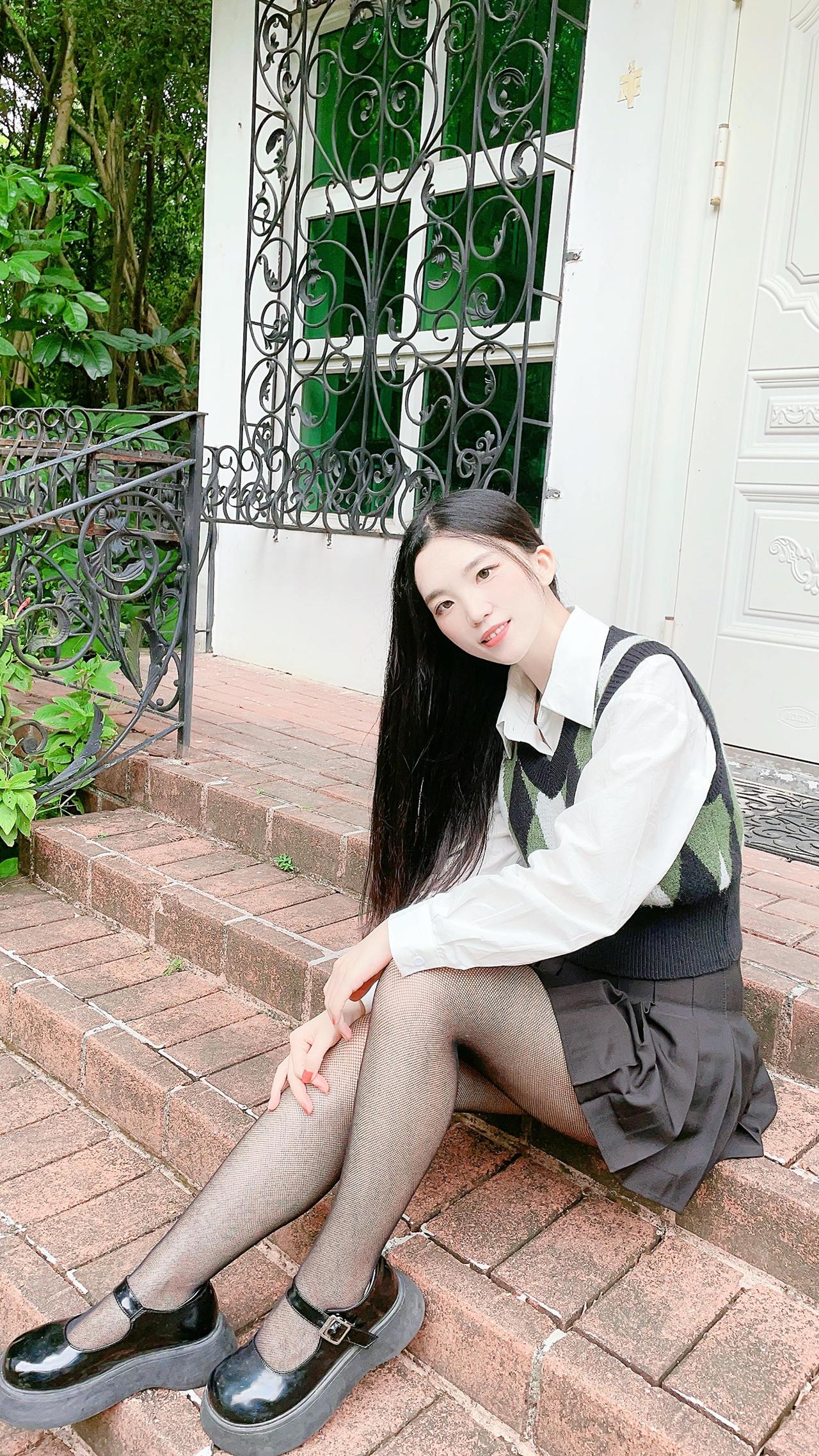 OOTD今日播报，喜欢的衣服会说话，诉说着对生活的期待，今天也要做最耀眼的自己。