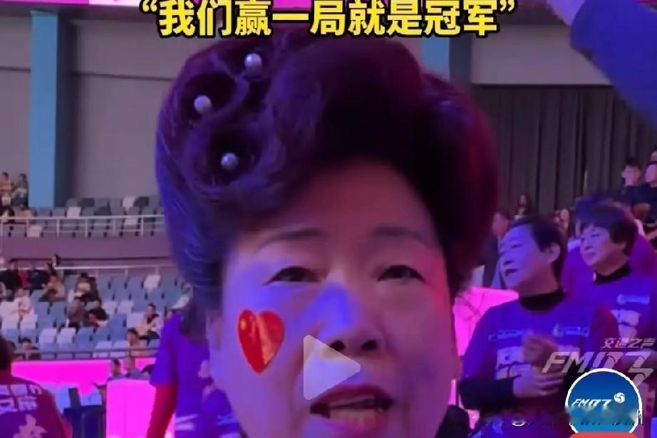 随笔。
  昨天天津男排对保定男排的比赛。
  又看到了这个盘头大姨。
  这个