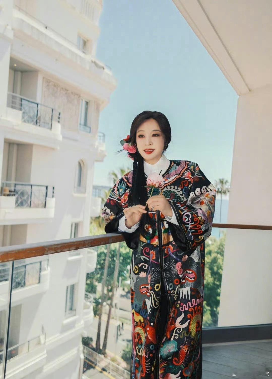 何赛飞 刘晓庆再能干也七八十岁了何赛飞一句“刘晓庆再能干也七八十岁了”，哪里是发