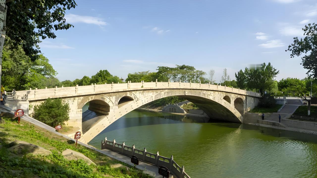 在河北古城保定，寡妇桥的故事流传多年。有人说它在西下关，也有人认为是农大西门以北