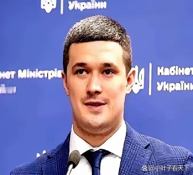 乌克兰新上任的国防部长，是个35岁的程序员，不是将军。
上任第十天，他走进基辅国