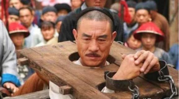 1725年，年羹尧得知消息自己将被问斩，索性将已经怀有身孕的小妾送给了一个落魄秀