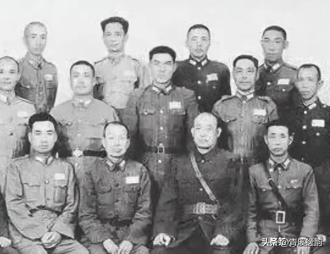 抗战胜利后，作为杂牌部队师长的鲍汝澧想要投奔八路军，但他的部下都不赞成。师参谋长