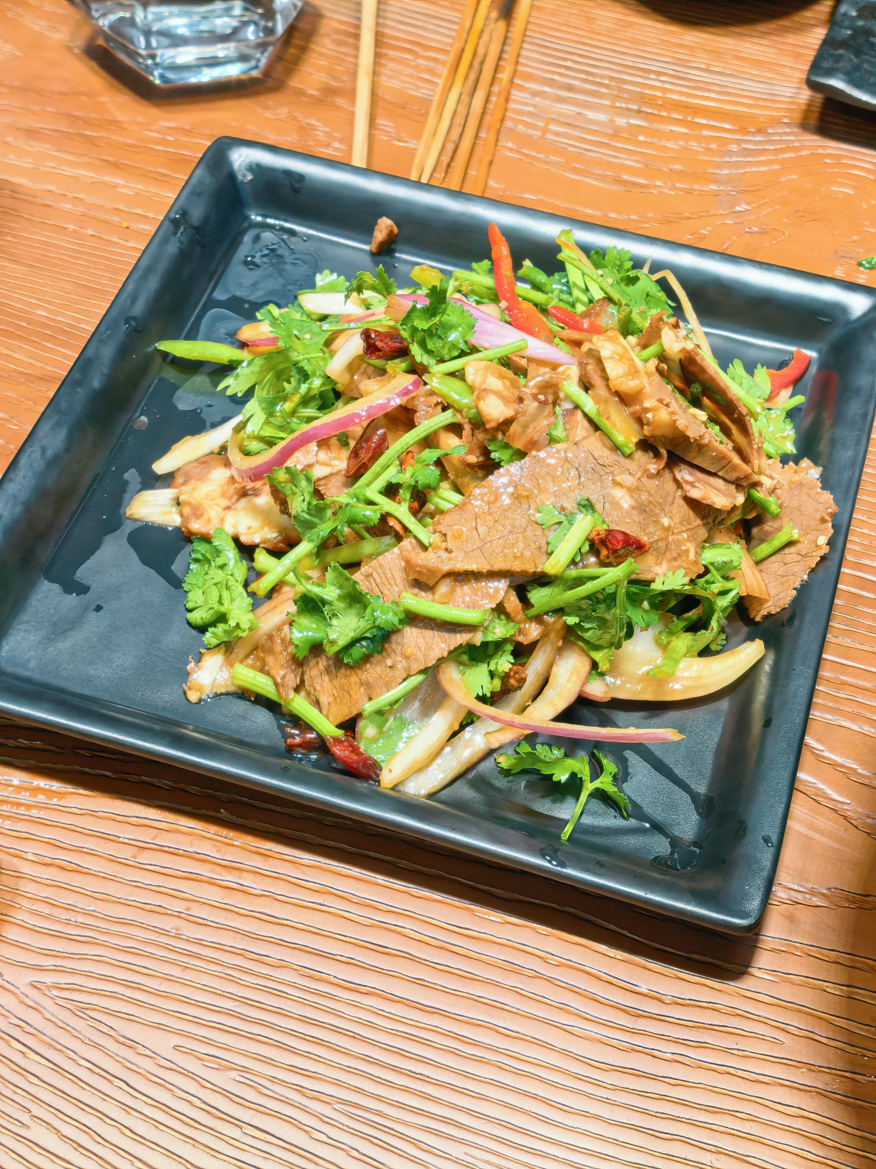 来吃串了，嘎嘎香，尤其羊肉，特别鲜，大运烧鸡天下无敌！ 北京·去野烤串