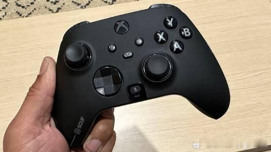 传Xbox精英手柄3代研发完成对于深受“摇杆漂移”和“肩键断裂”困扰的 Xbox