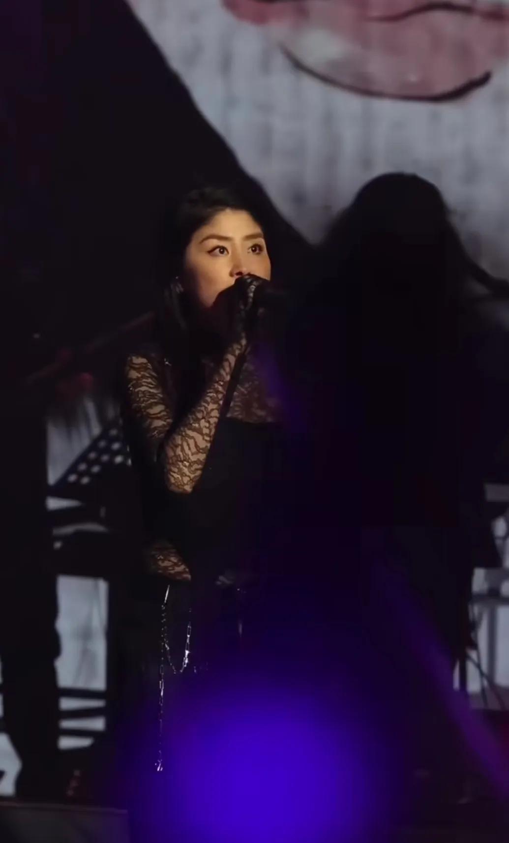 陈慧琳上海演唱会状态看起来真好，这么多年都没变过，完全看不出来她都50+了！我心