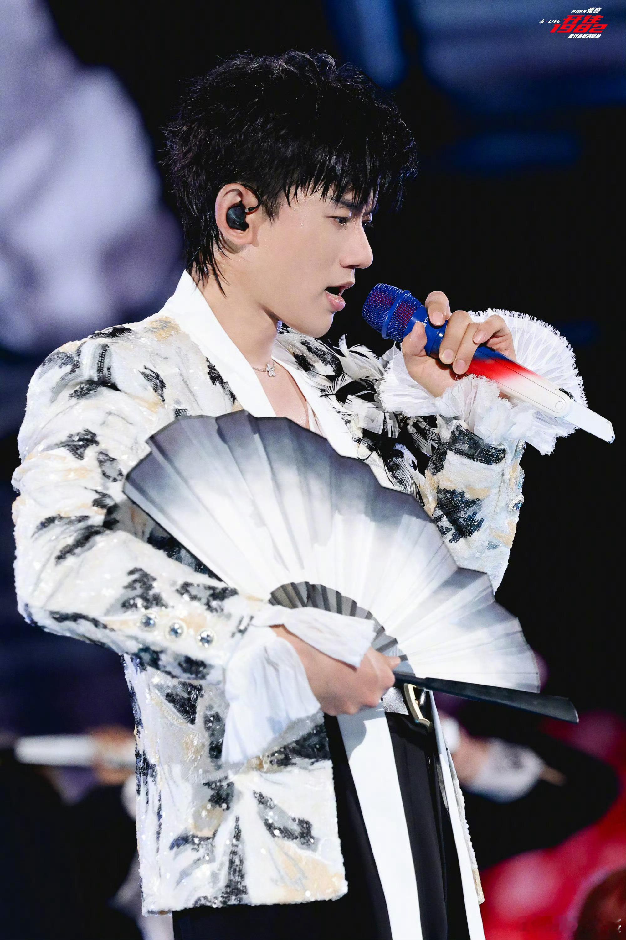 张杰南京day1圆满张杰南京舞台照张杰南京舞台照，day1圆满，确实 ​​​