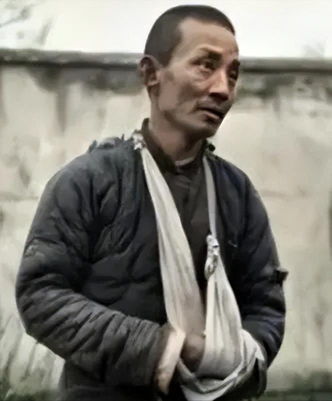 [微风]1943年，新四军团长汤景延叛变，打死3名战士后，又带着600多人投敌，