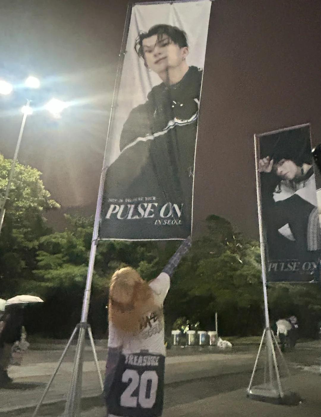 迫害滨田朝光证据🈶
半夜翻到爆笑哈哈哈哈哈哈哈
抽象Live我只发👆次
Tr