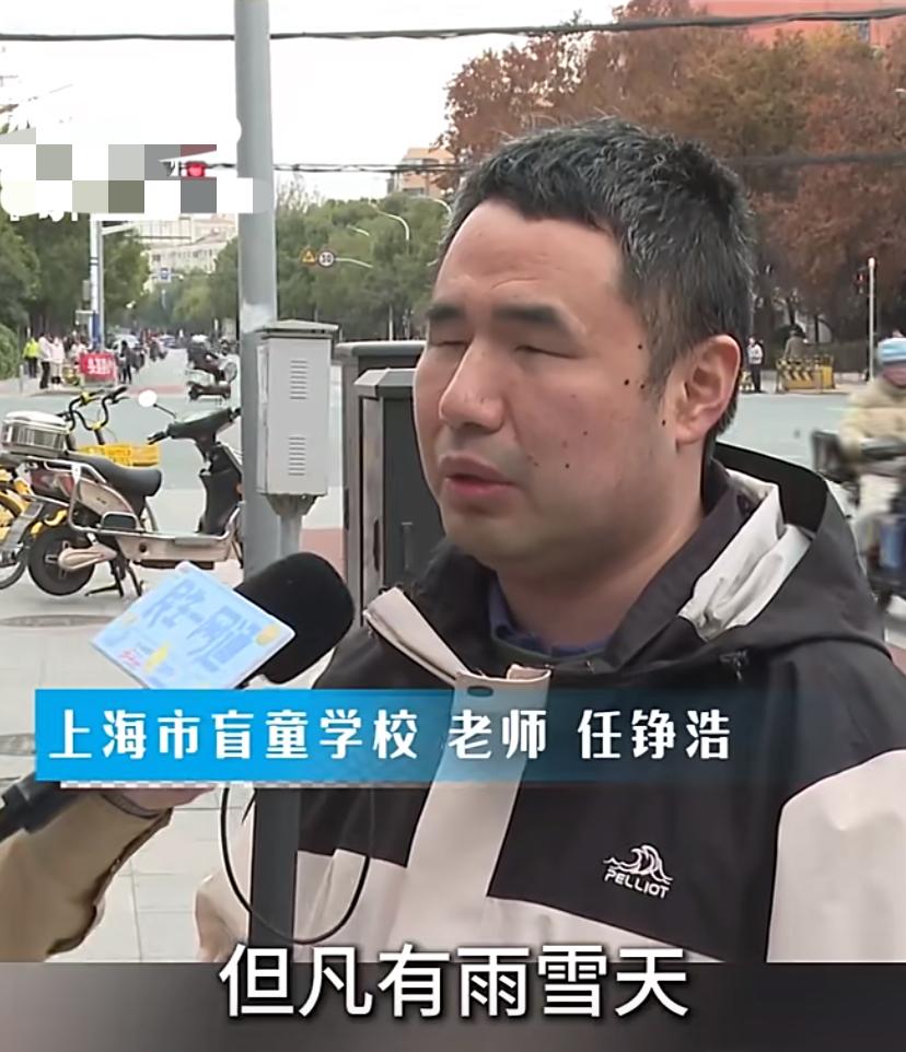 上海不锈钢盲道：高颜值却成“滑滑梯”，设计别只图好看！
上海这盲道简直是“反人类