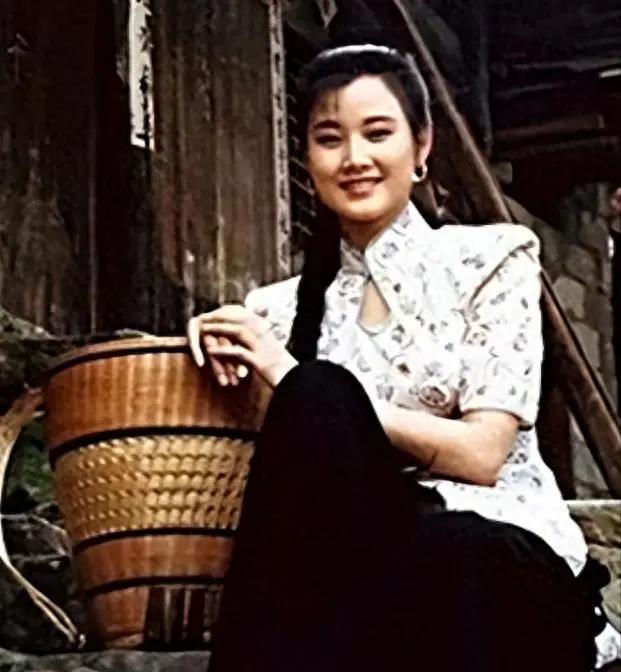 宋祖英，年轻时的神仙颜值。