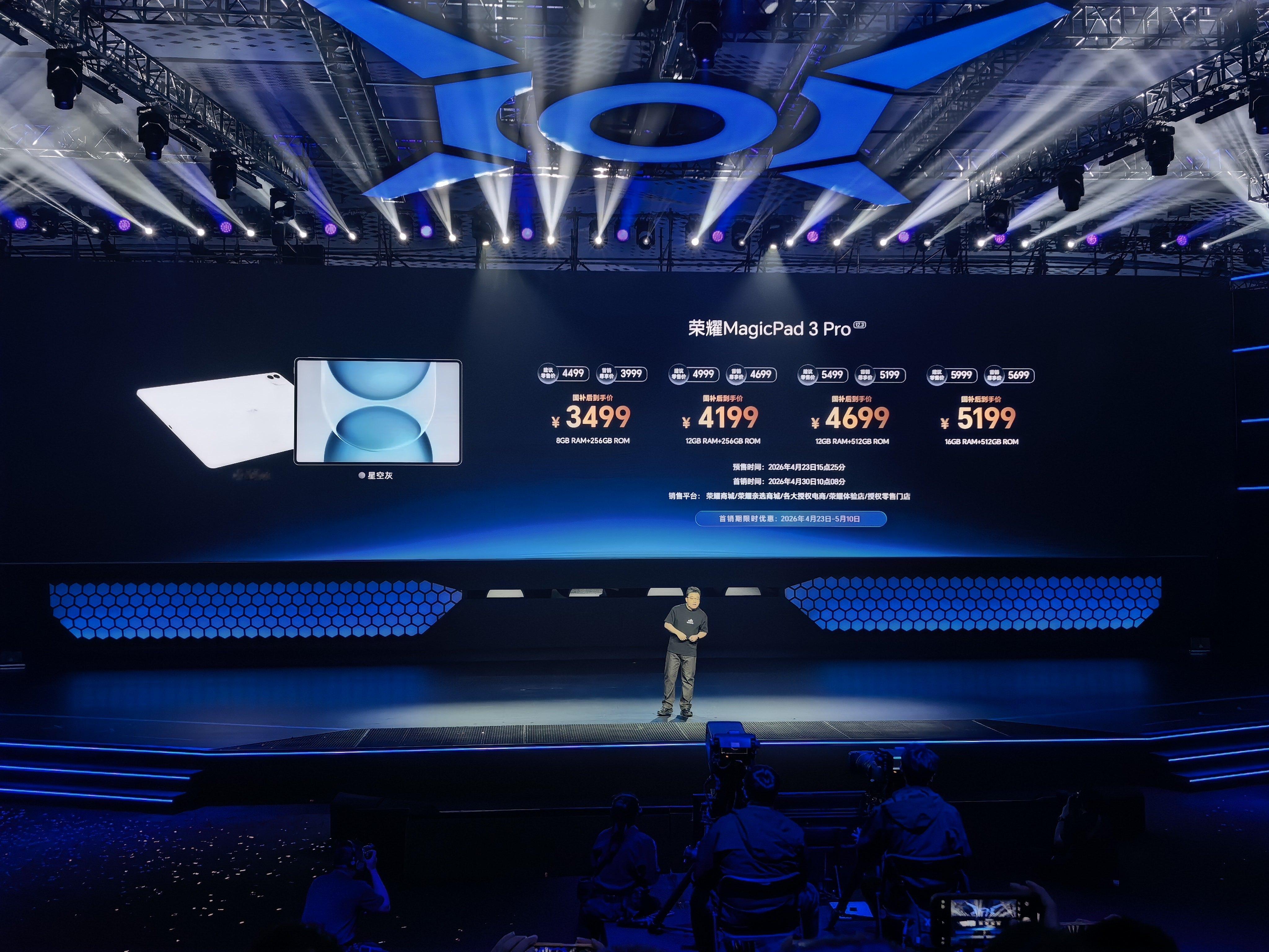 荣耀今天发布的新品价格出来了诚意十足，不愧是 WIN。荣耀WIN游戏本