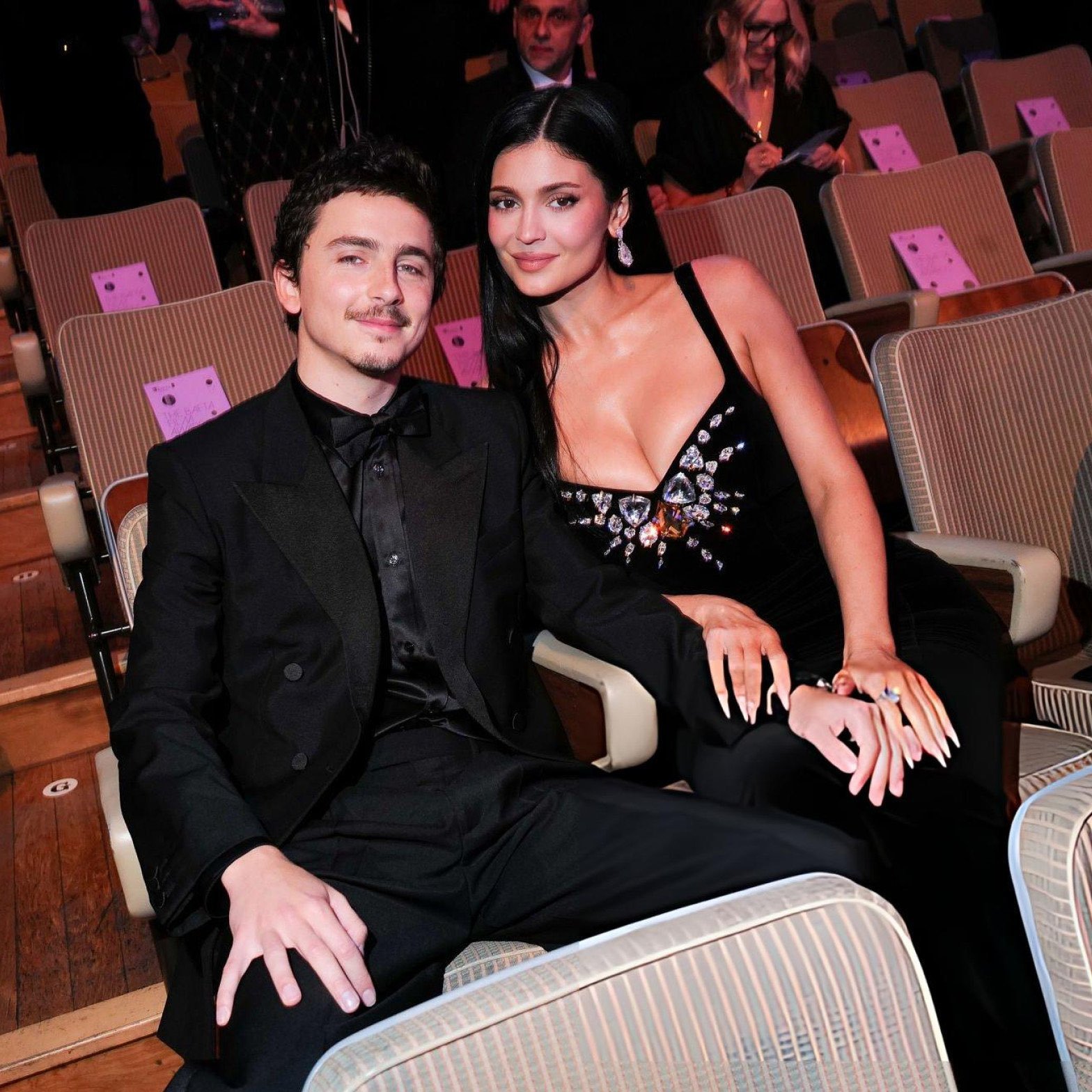 情侣档甜茶&女友金小妹Kylie Jenner出席英国电影学院奖