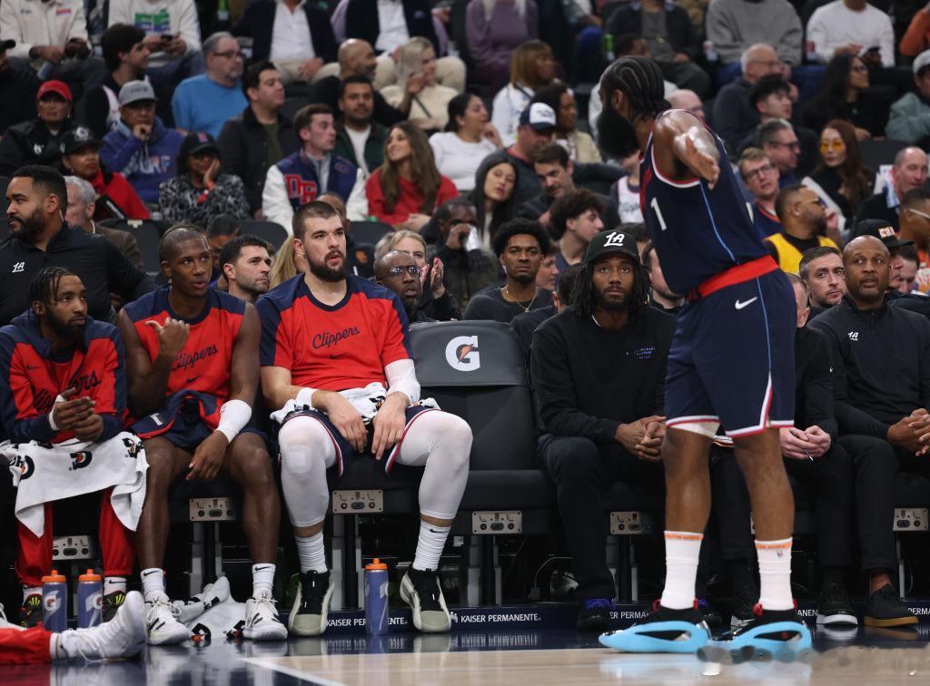 Ashish Mathur：快船拒绝了所有关于哈登，伦纳德和祖巴茨的交易，相信小