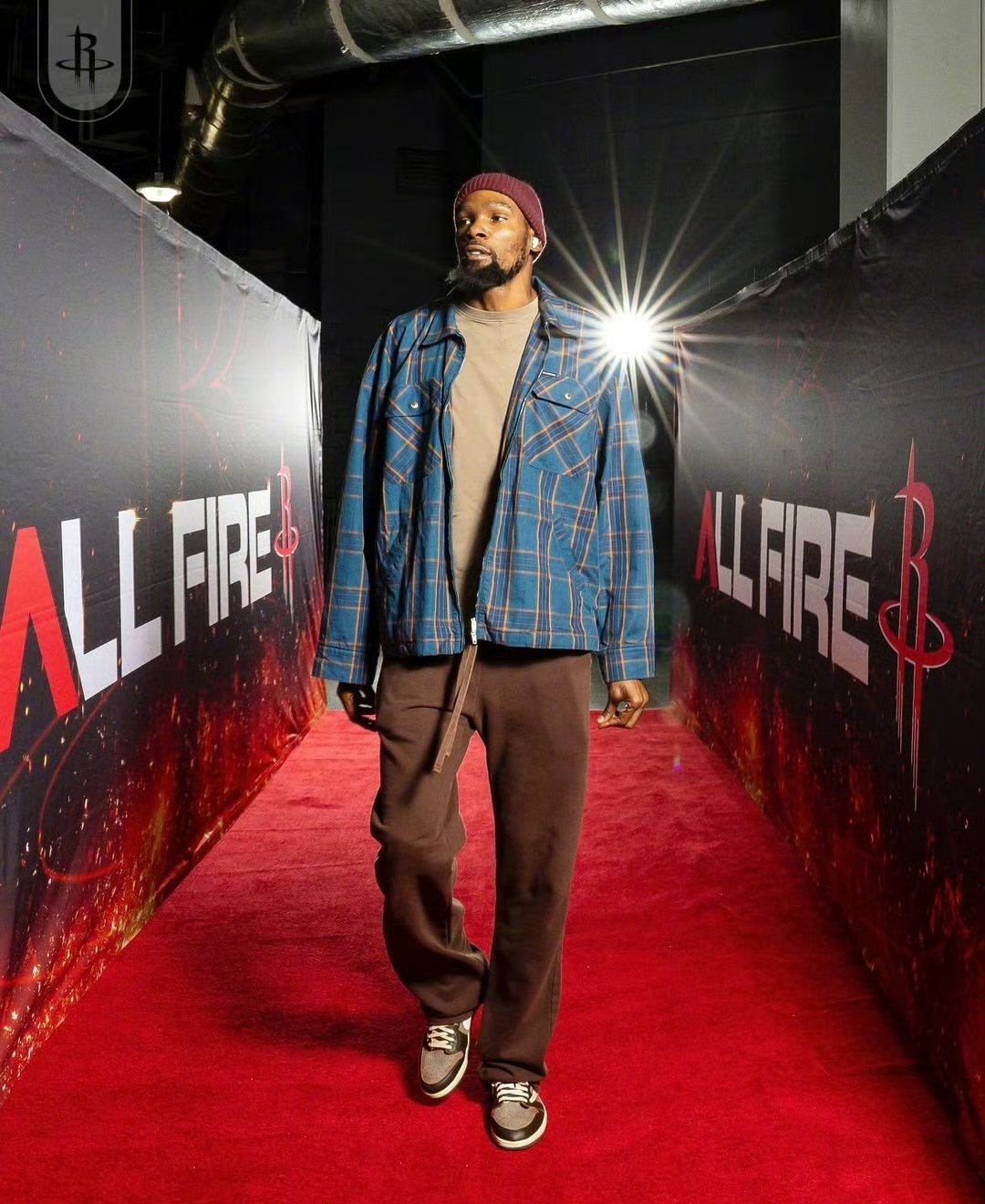 Shams：杜兰特因家庭原因将缺席火箭队接下来的两场比赛，对手分别是太阳和勇士。