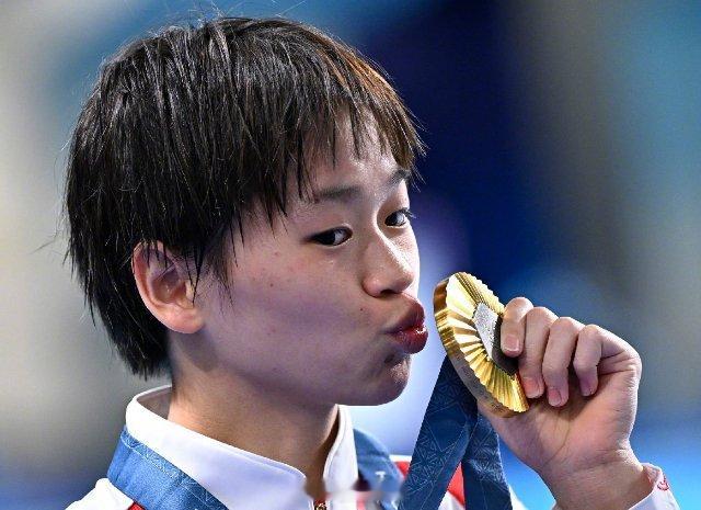全红婵当选2024最佳女子跳水运动员 恭喜全红婵，期待未来更闪耀的你！  