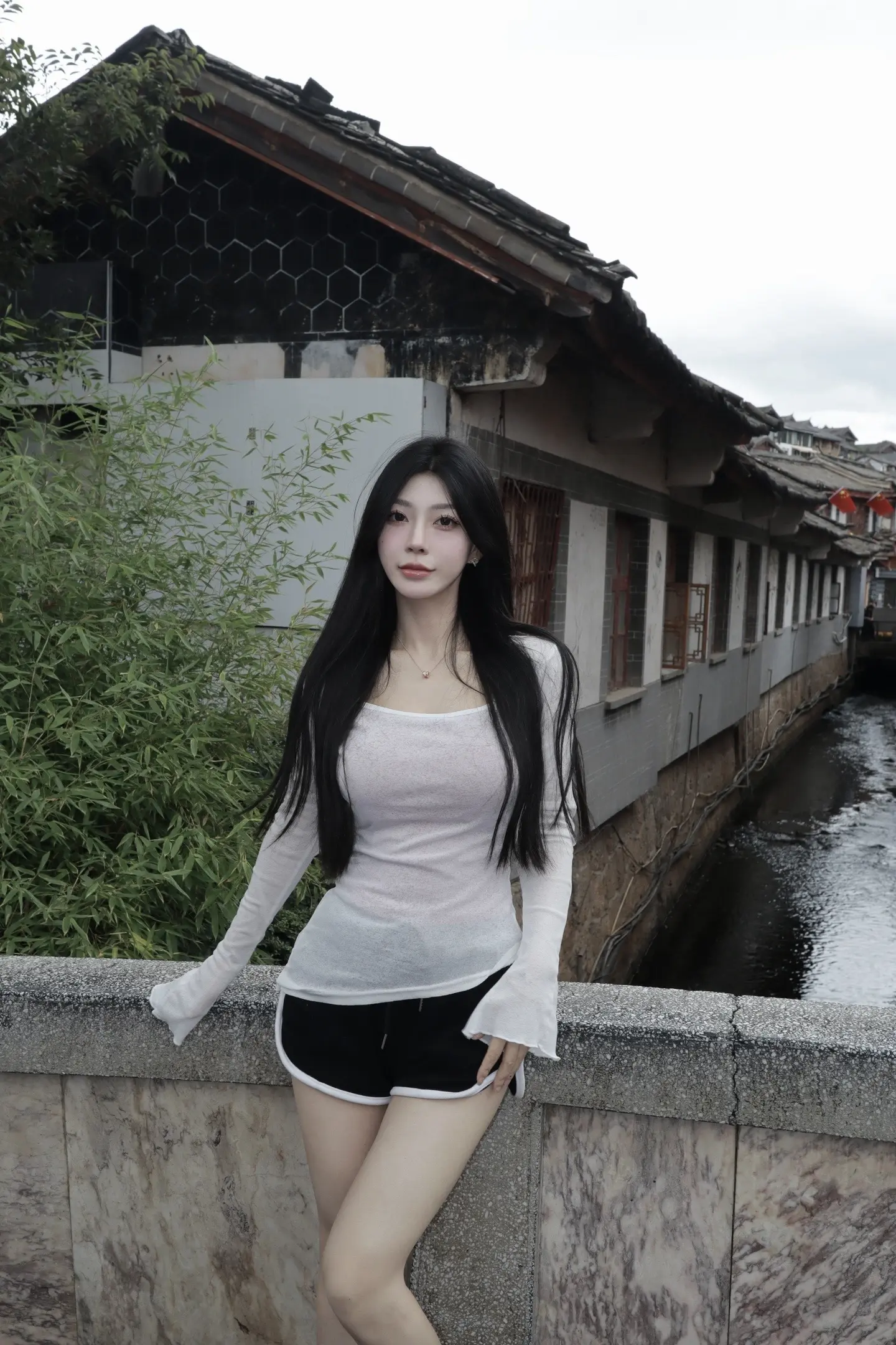 今天我是街上穿的最凉快的美女。