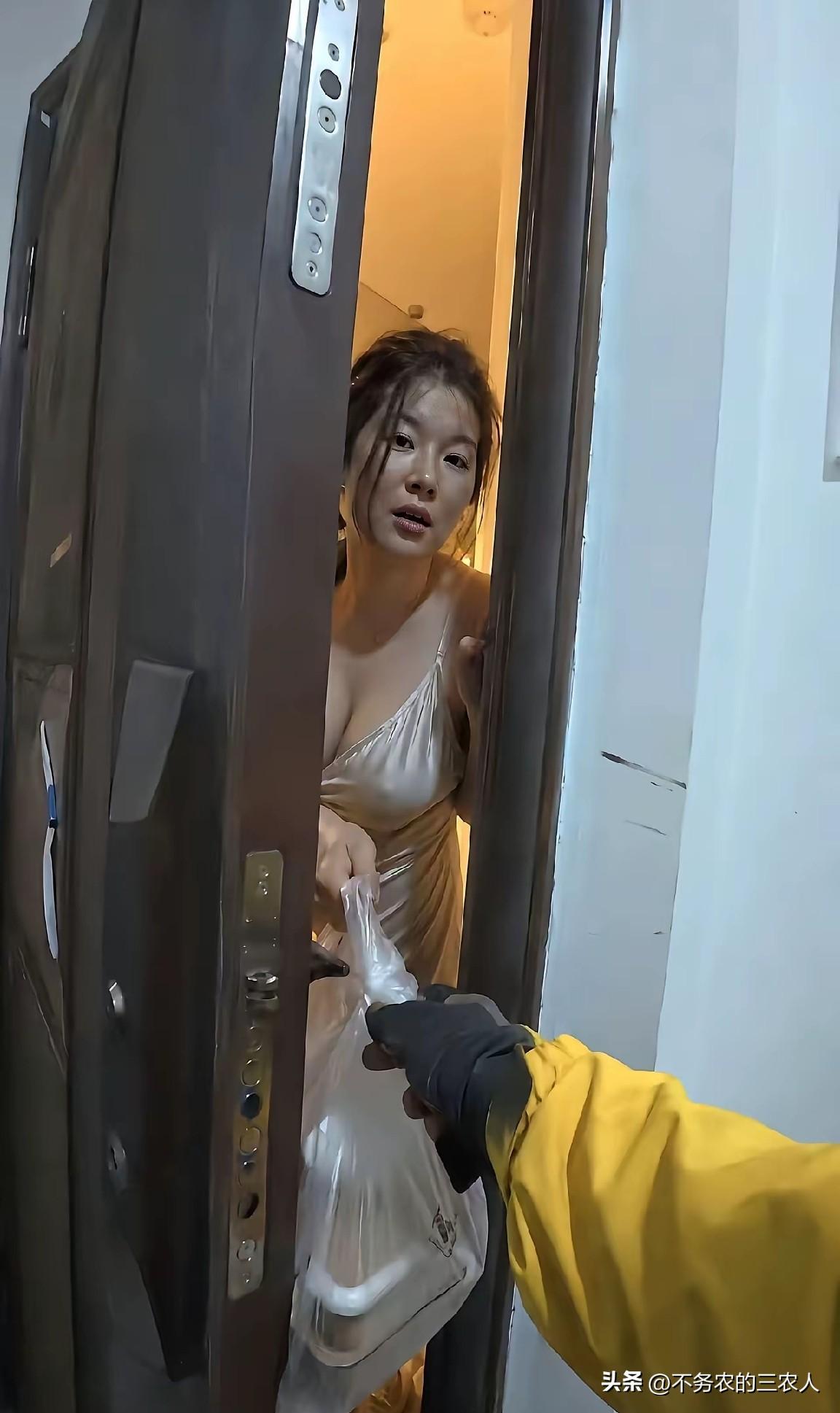如果有人给你介绍一个女的特别喜欢养宠物，请谨慎；如果除了喜欢养宠物还是大龄剩女，
