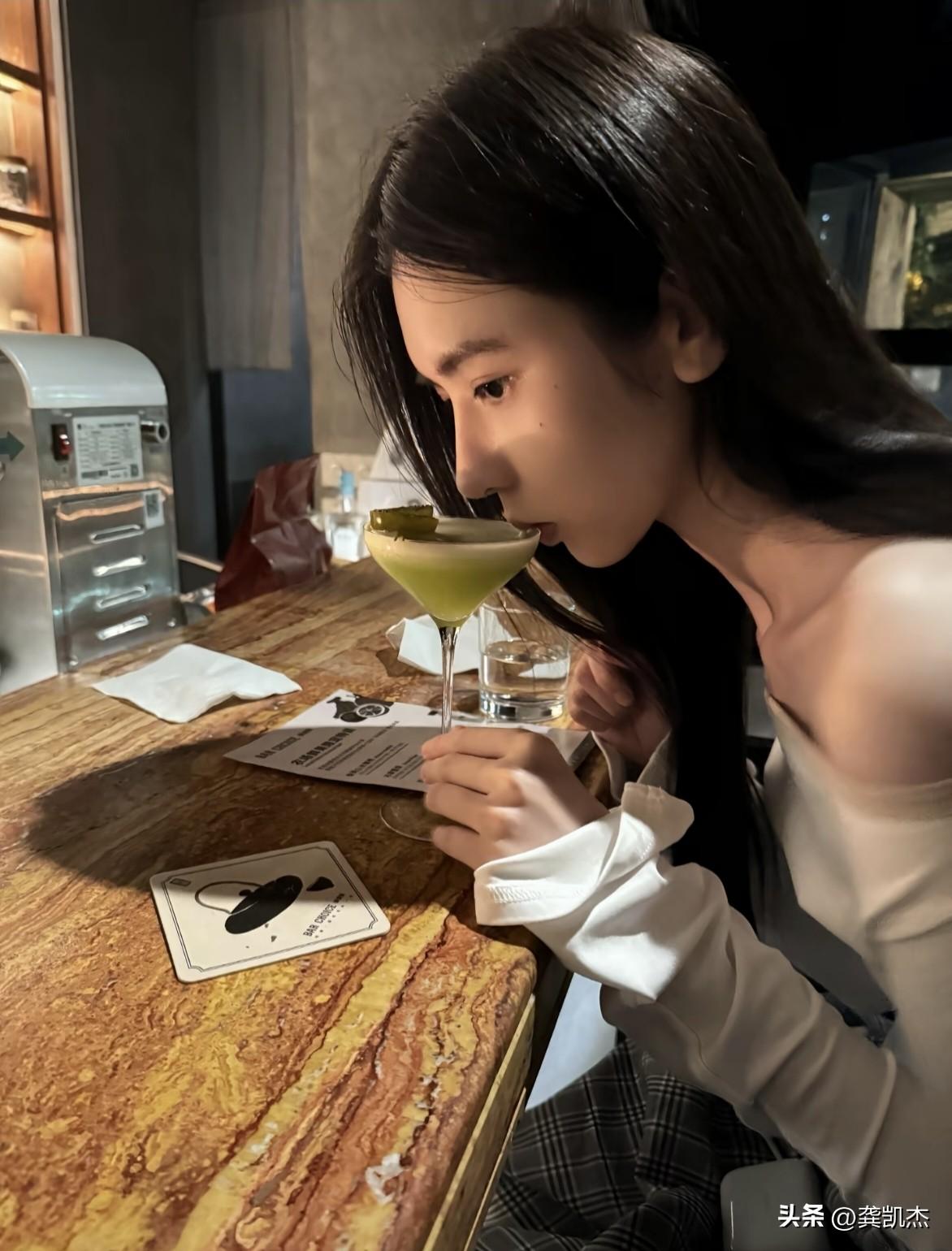 哪款发型更能体现她的美？