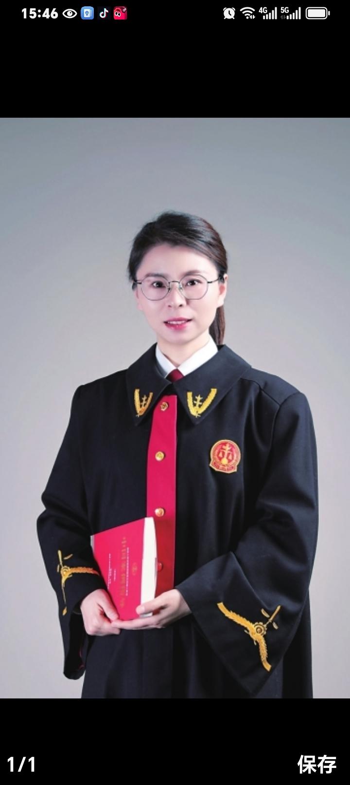 苏州徐法官你看这位老大爷用LV背蒜苗，他对名牌这样用，该怎么赔钱？