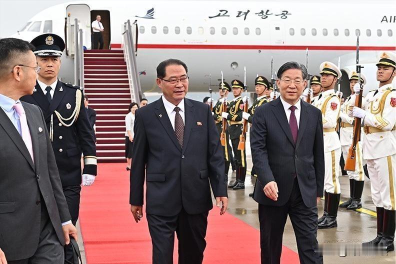 朝鲜总理来北京了，普京给不了中国给！
 
2026年7月10日下午，朝鲜内阁总理