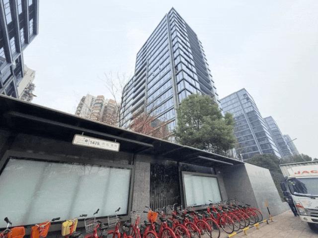 我的天！杭州核心区顶豪圈突然乱套了！
只因之前被有钱人抢破头的千万豪宅，
如今不