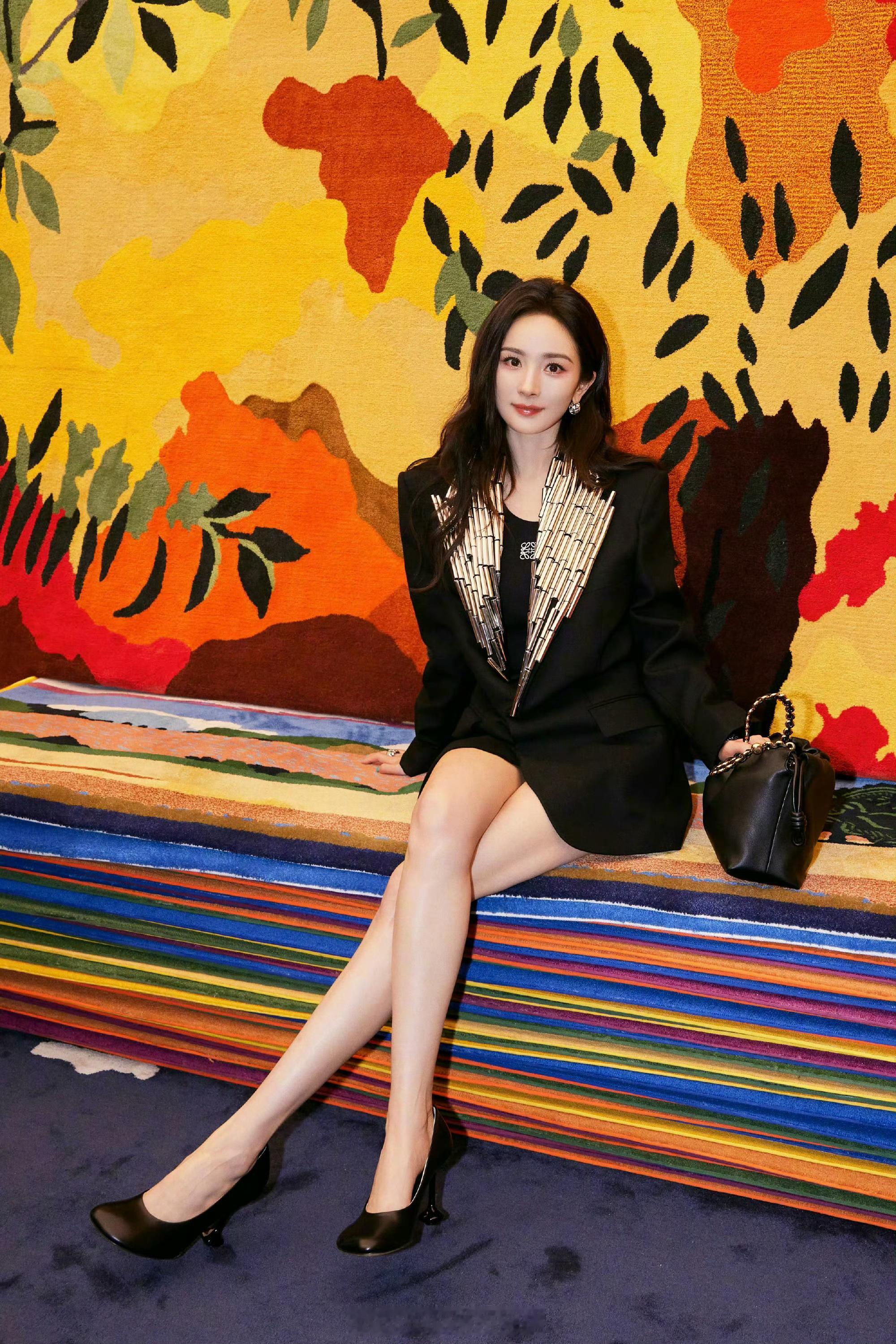 杨幂路透生图还得看腿 ​​​