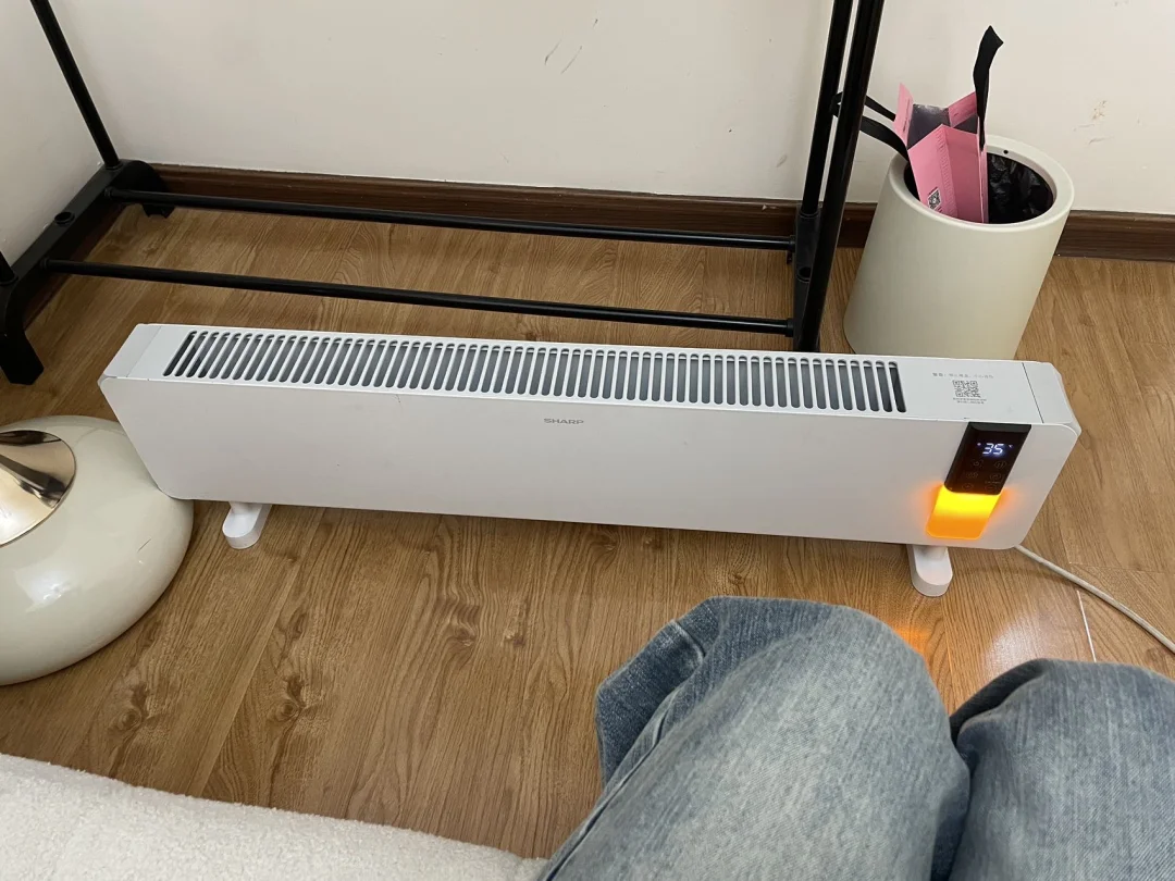 刚开机不到十分钟，房间温度直接从 18℃升到 23℃，全屋都暖得特别均...