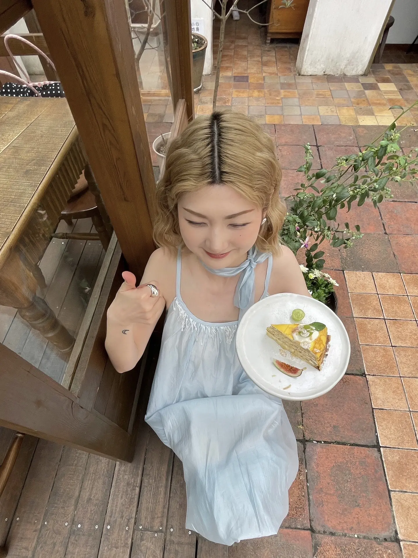 存一些和食物的拍照姿势。