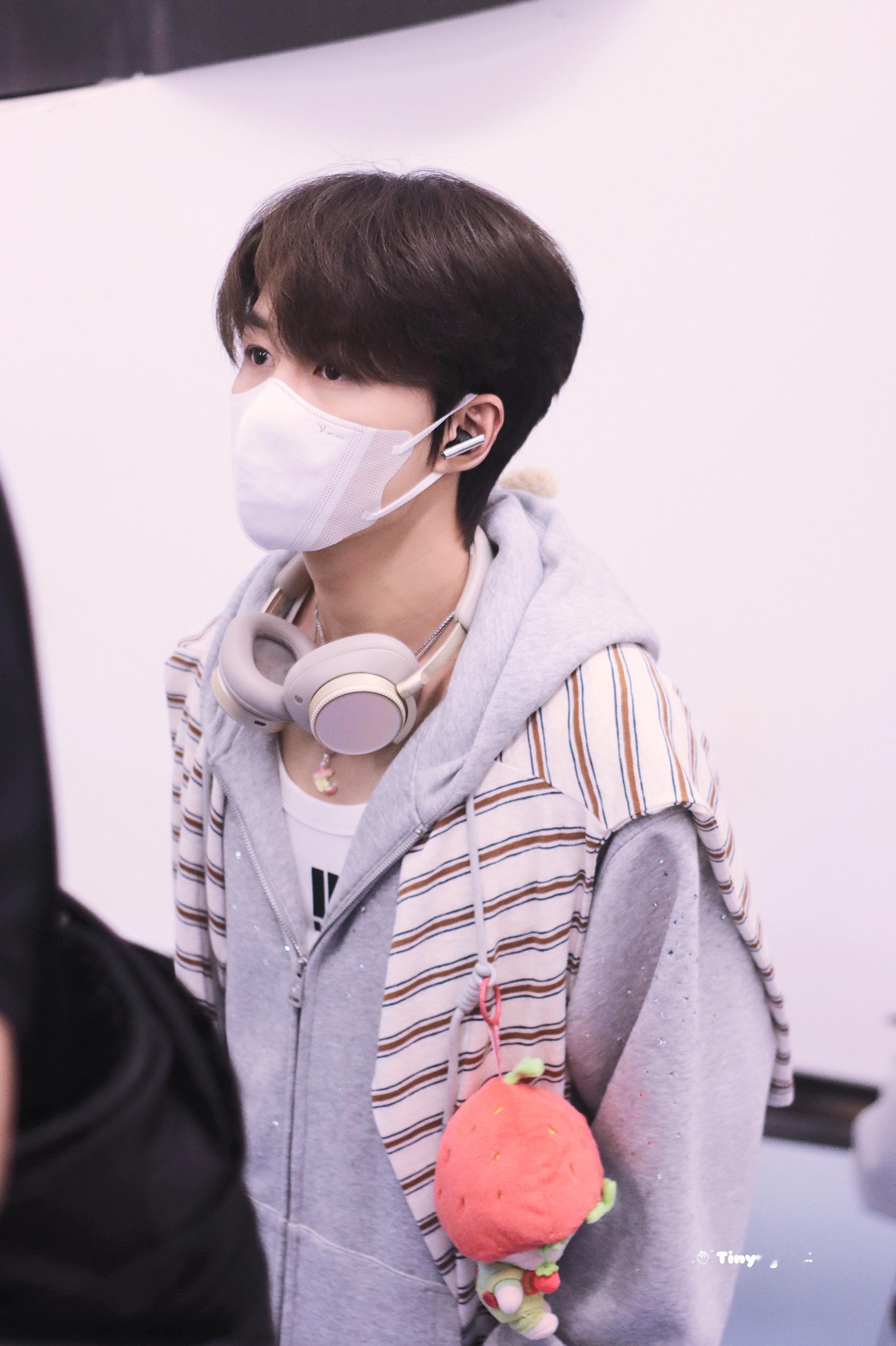 卓沅 💜 卓沅的沅气日常 你携缓缓月色而来，而雪也好似温柔弥漫。