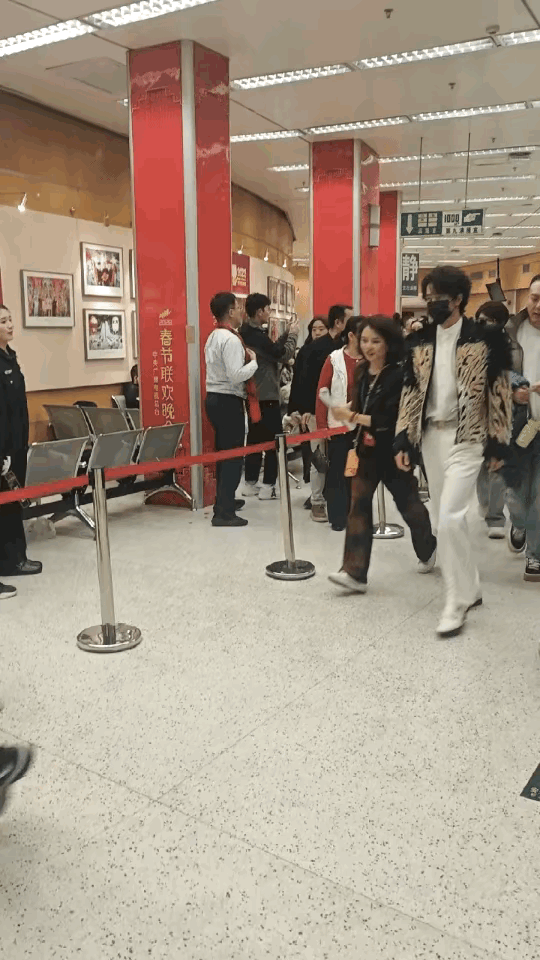 王一博马年央视春晚生图又一次被王一博的生图给惊艳到啊，王一博在马年春晚的生图来了