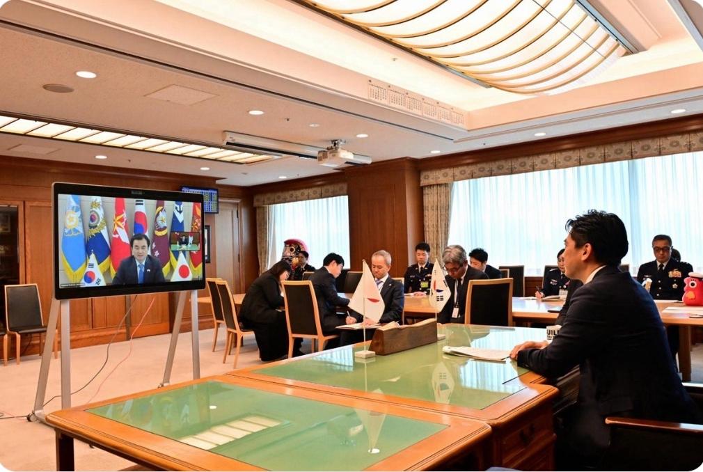 日本防卫大臣小泉进次郎：
今天，我与韩国的安东国防长官进行了视频会谈，在会谈期间