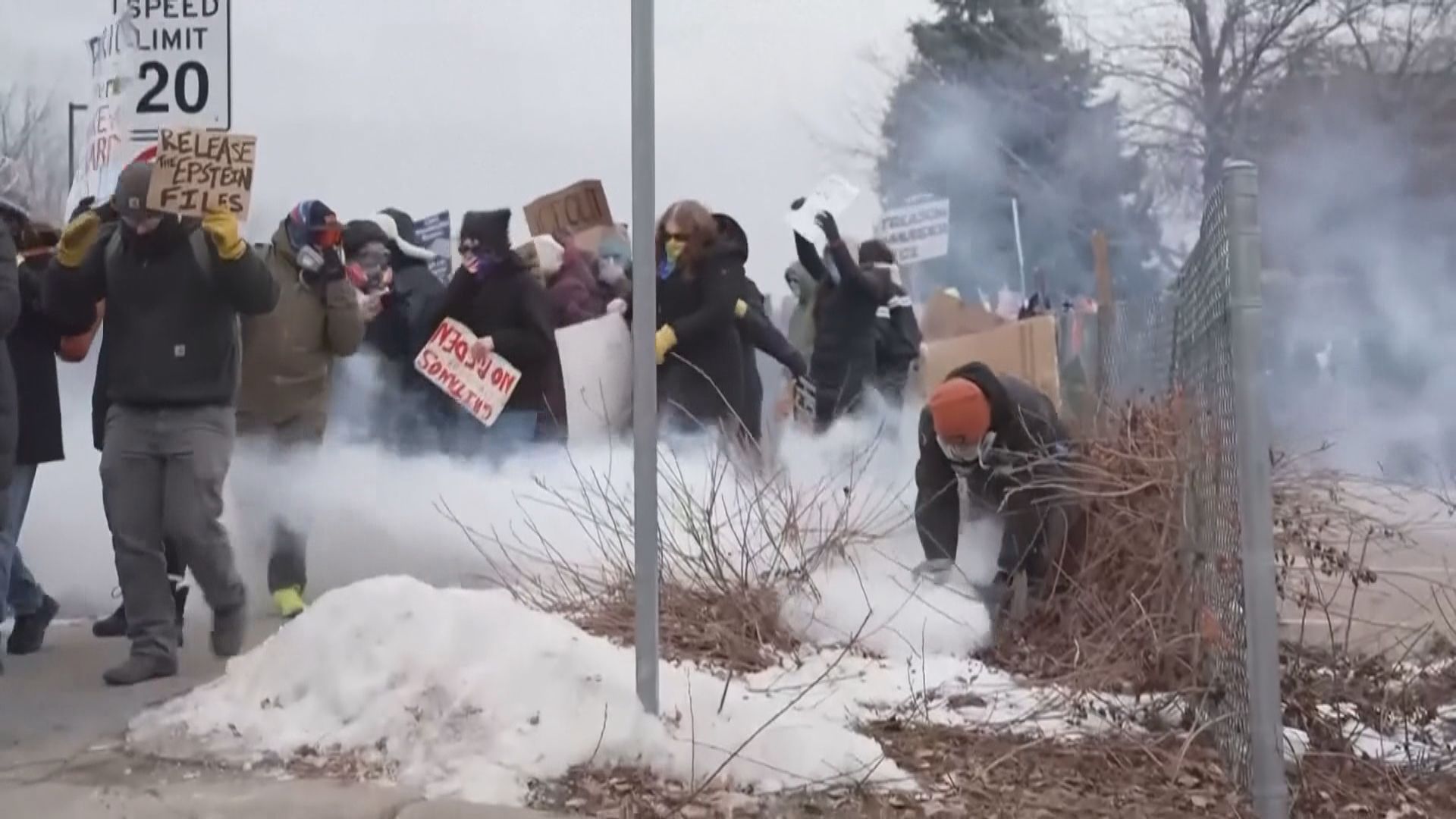特朗普改口称，目前没有理由在发生抗议的明尼苏达州动用反叛乱法，但表示必要时仍会使