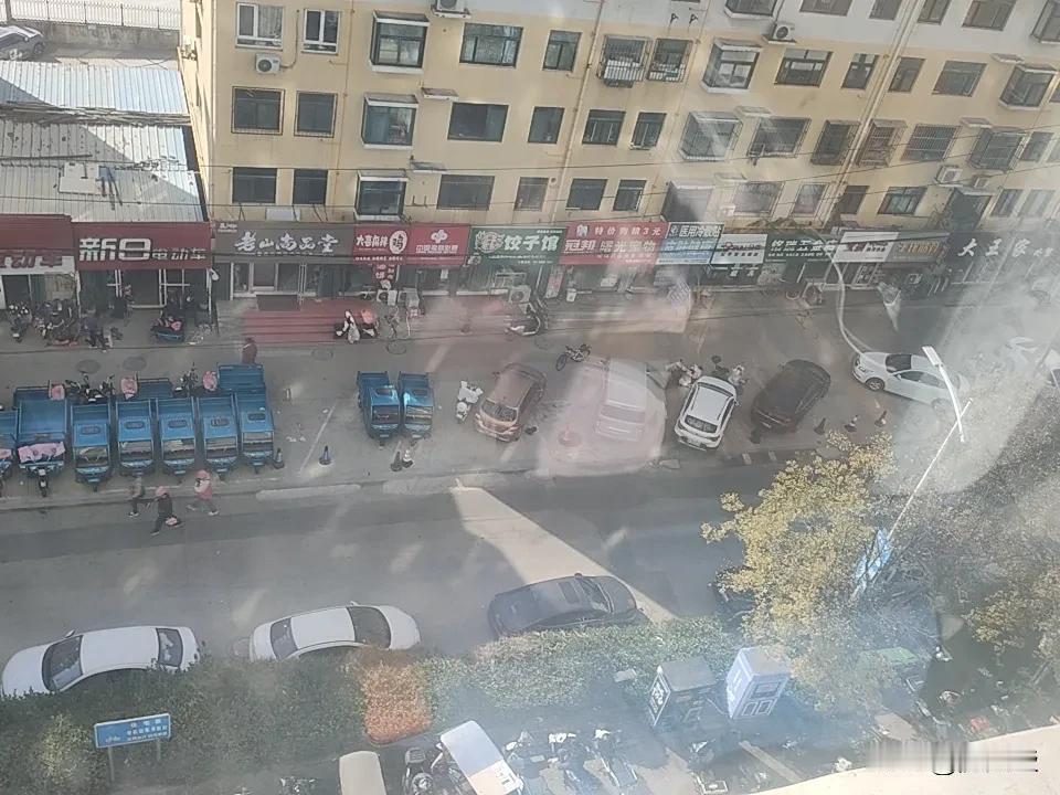 对于中医课走进中小学，我觉得这事儿得一分为二看。
赞成派有道理，中医里“天人合一