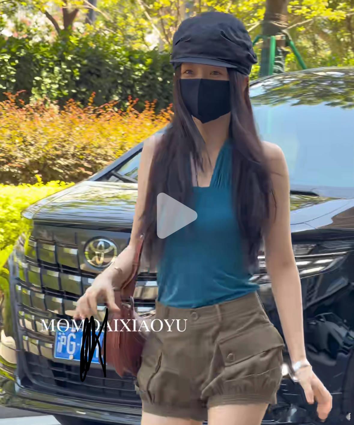 曝虞书欣因违反交规被约谈望周知，虞书欣车牌号是沪G开头的并不是浙开头，这个热搜反