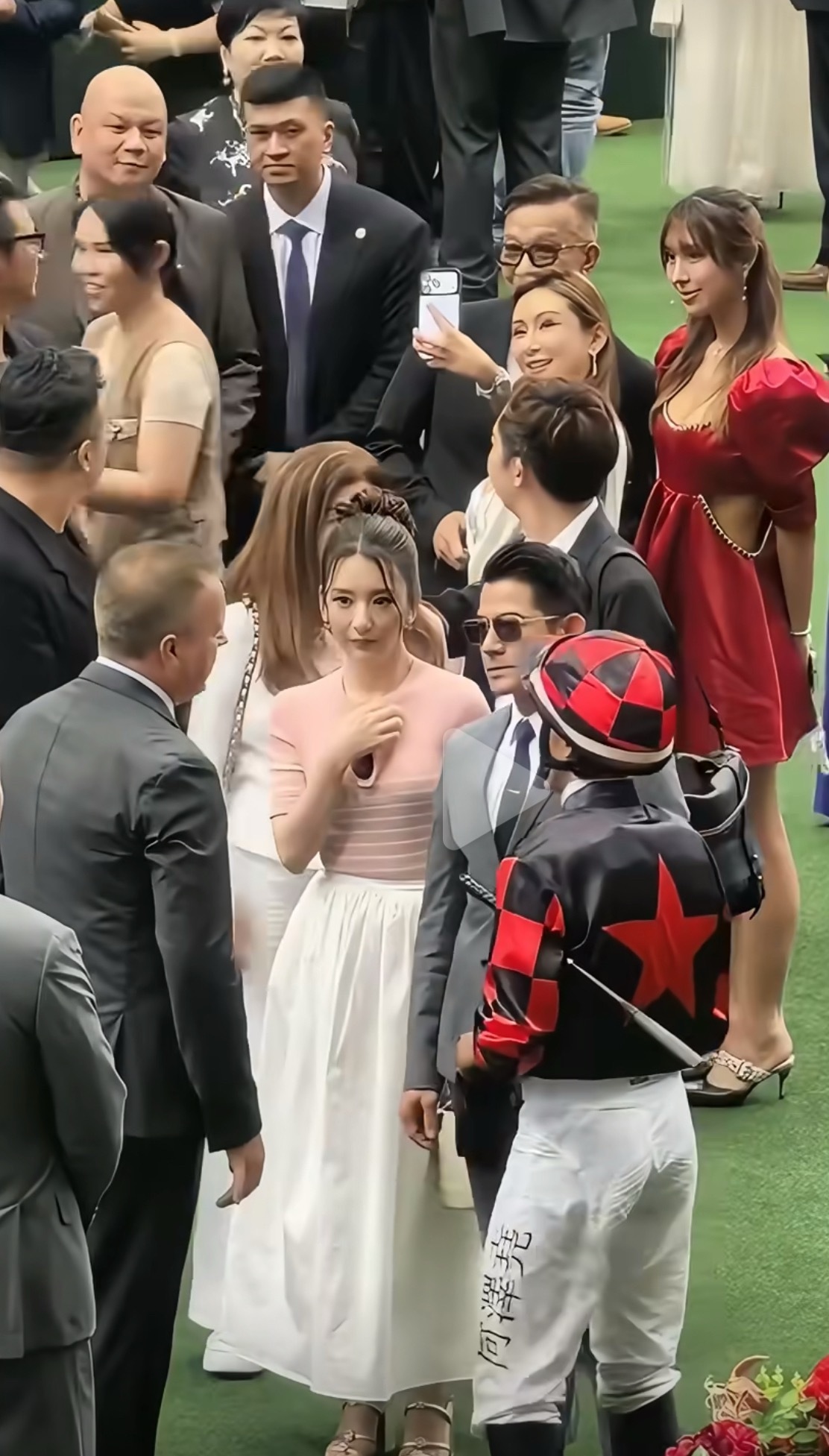 香港名媛不帮郭富城方媛P图被骂虽然不喜欢方媛 但这女的更讨厌她应该没想到留言都在