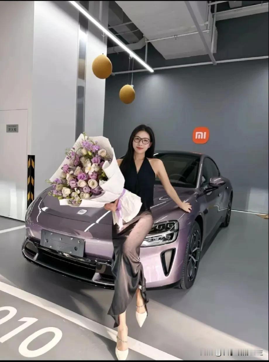 为什么现在一看到美女和这辆车，就容易联想奇奇怪怪的东西？[笑哭]