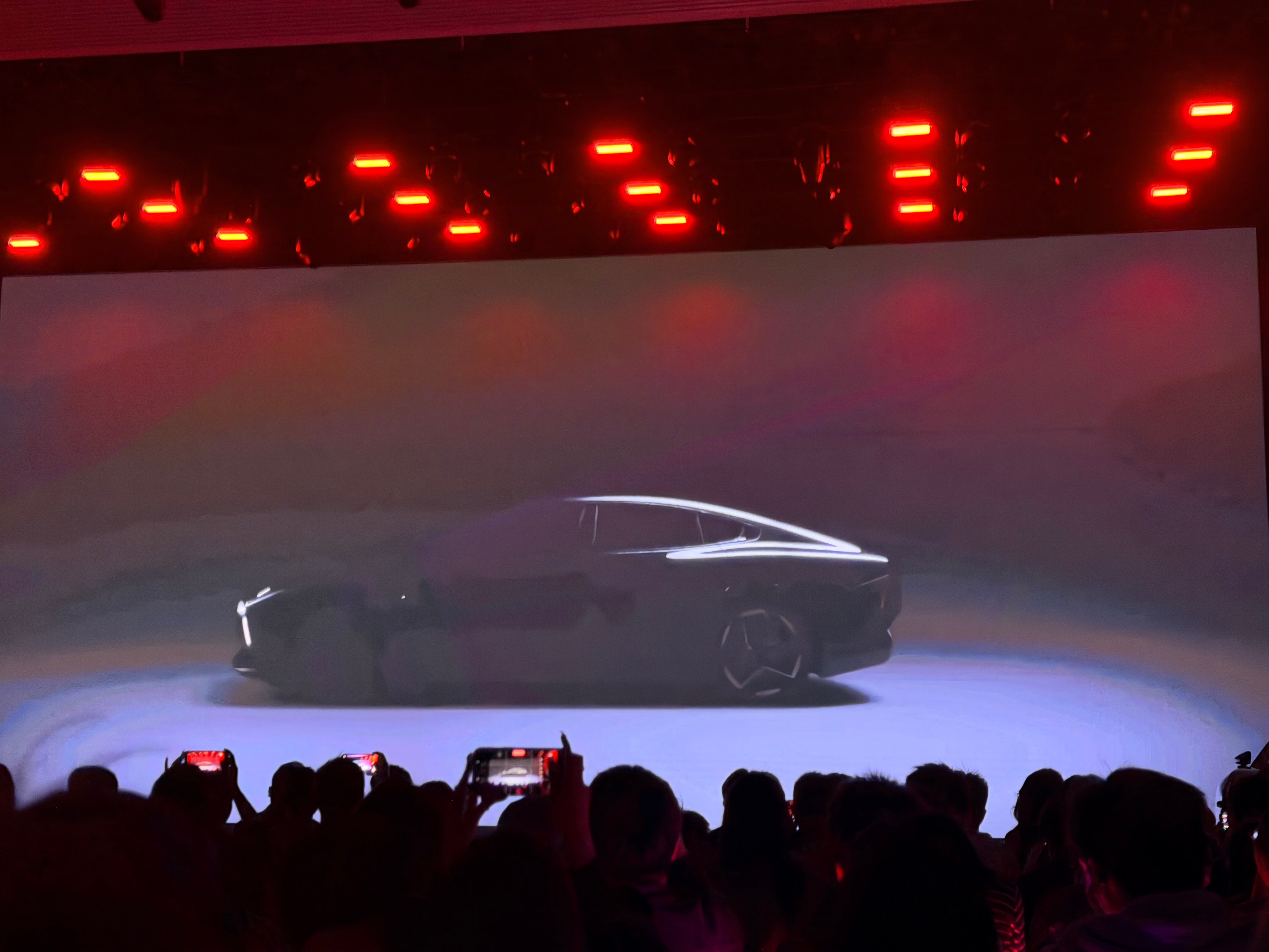 来参加P7聚会啦本车主表示很开心！小鹏P7新色今日发布小鹏P7这次太全面了今日甜