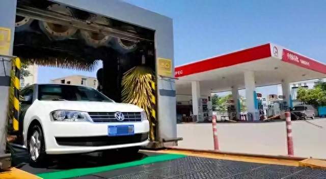 加油站免费洗车，省下的是几十块，赔进去的可能是几千