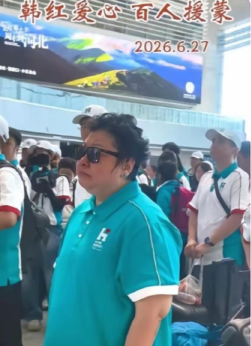 一句“走个面儿”毁所有？韩红含泪道歉，人红终究是非多！

韩红给冯小刚新片做配乐