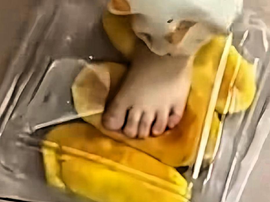 近日广东广州，一爸爸好奇女儿是如何打开盒子包装的，女儿过来后直接当面展示，只花了
