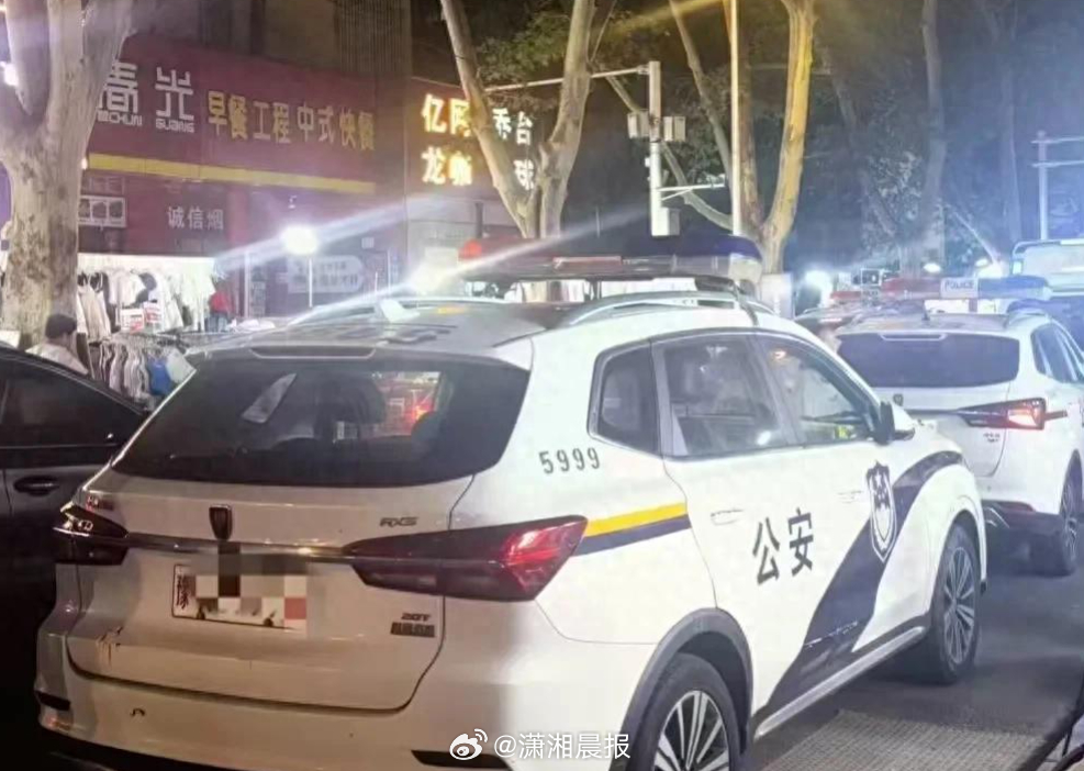 【#炸串店女员工外出如厕时死亡#】7月3日晚，郑州健康路一家炸串店的年轻女员工在