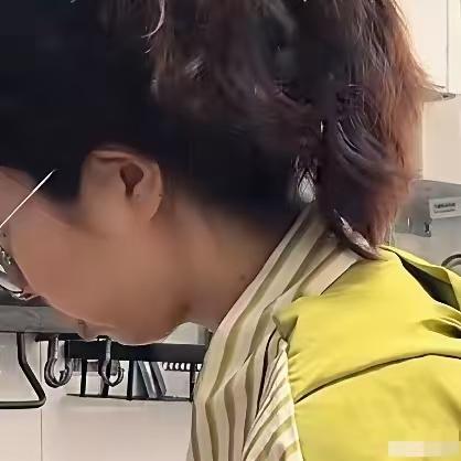 田媳妇回应亲婆婆不理她说道：我让孩子给她打视频，都是精明之人，不是一家人 不进一