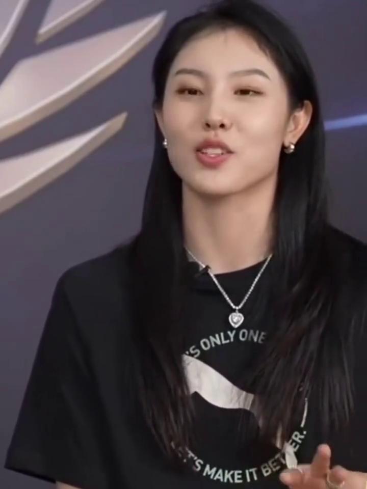 唯一的蓝领落选国家队。
我觉得篮球对我来说就是我的生活，因为它占据了我今年二十五