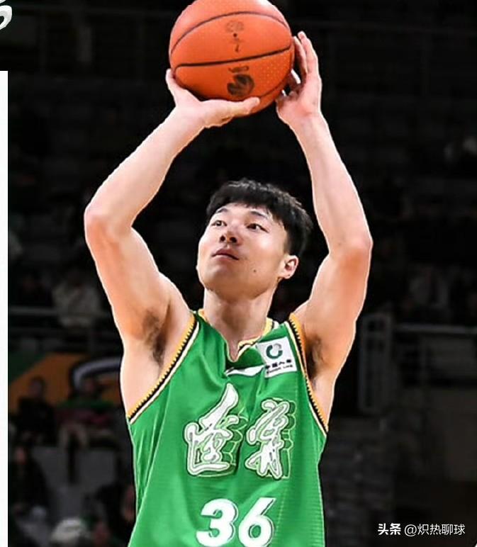 辽宁本钢半场45比37北京北汽，打出三个意想不到
第一个鄢手骐半场面对拥有赵睿，