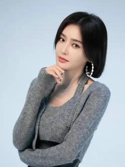 47岁的秦岚，美丽的另一面，原来还有比男人幽默的性格

印象中，她是《还珠格格3