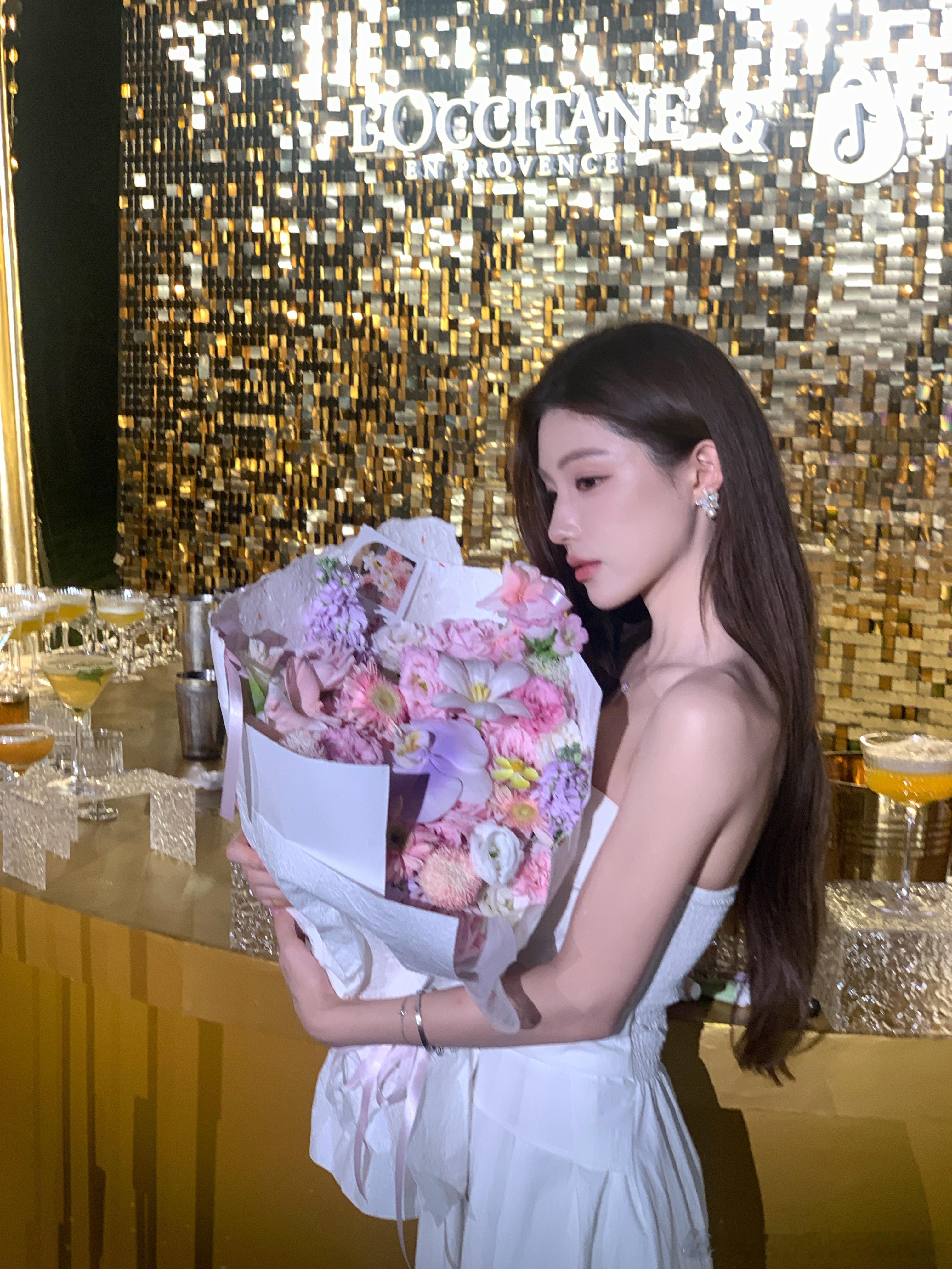 昨天的欧舒丹打工图~~喜欢欧舒丹🧡 