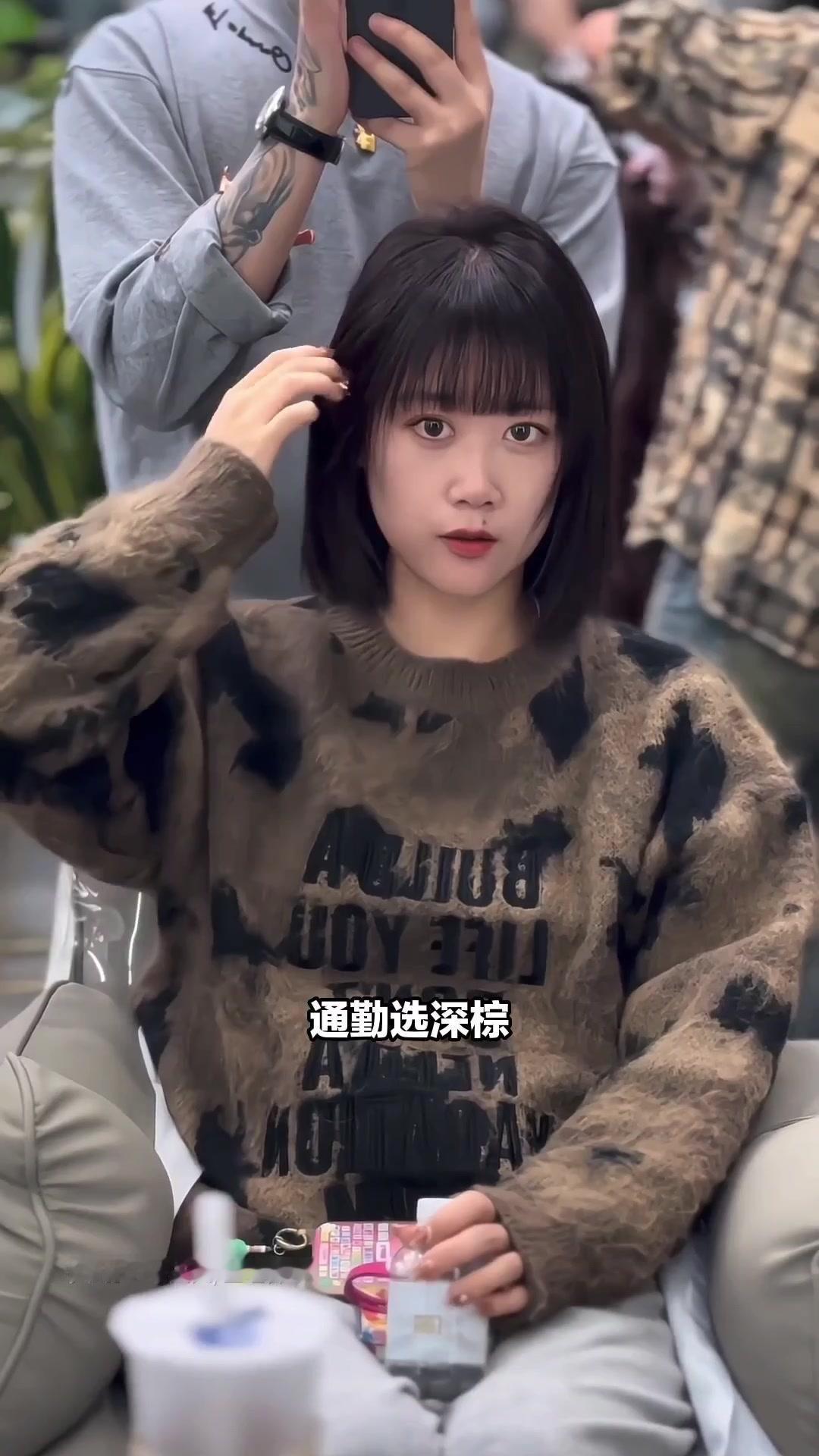 💇♀️198染发色多还送剪发！198染发真的太香了，颜色选择超多。通勤党首选深